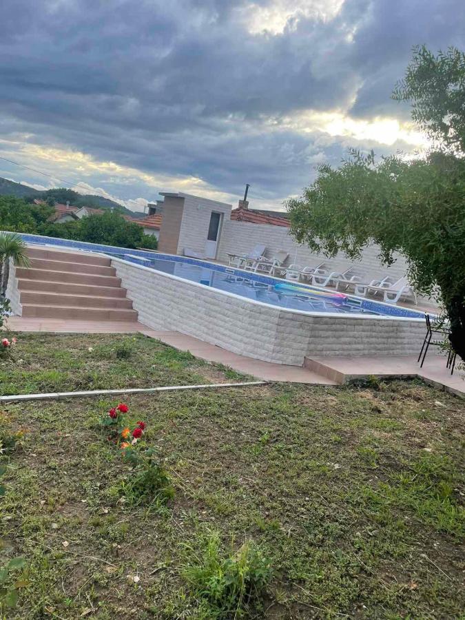 Villa Nilic Bar Extérieur photo